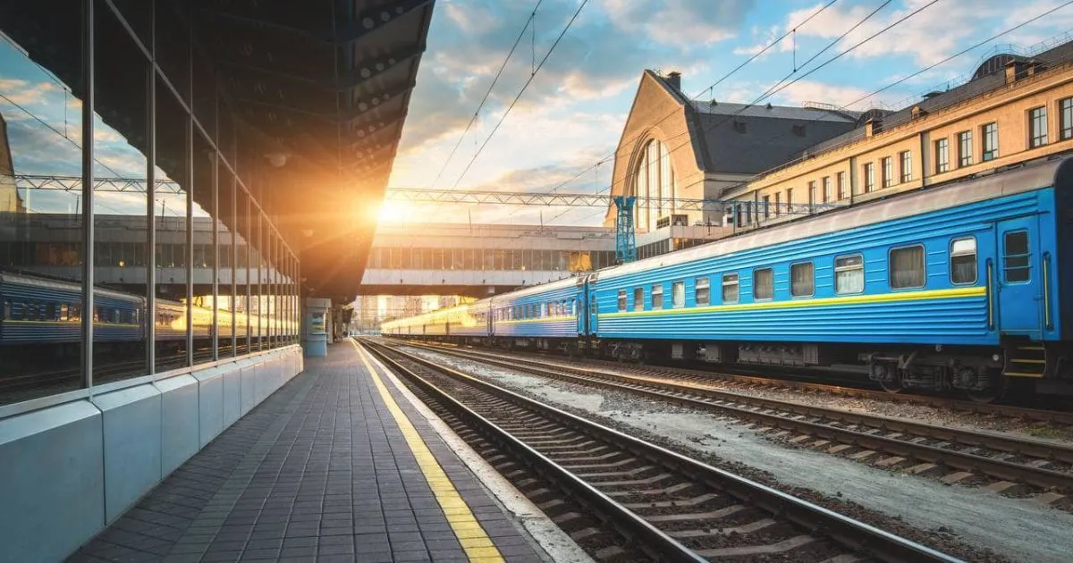 7 потягів їдуть із запізненням: на Запорізькому напрямку через обстріли затримують рейси