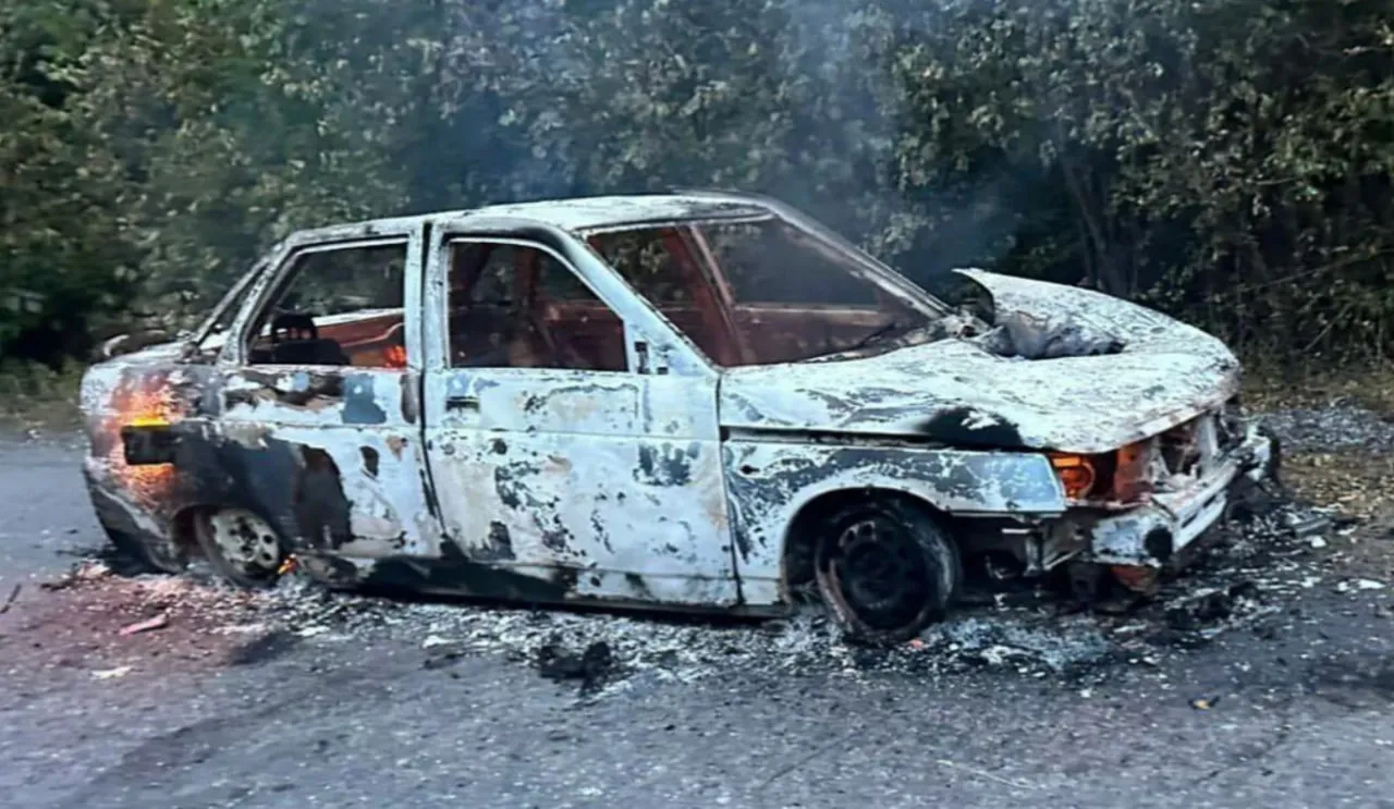 Ворог атакував АЗС у Запоріжжі: влучання у дві заправки та автівку