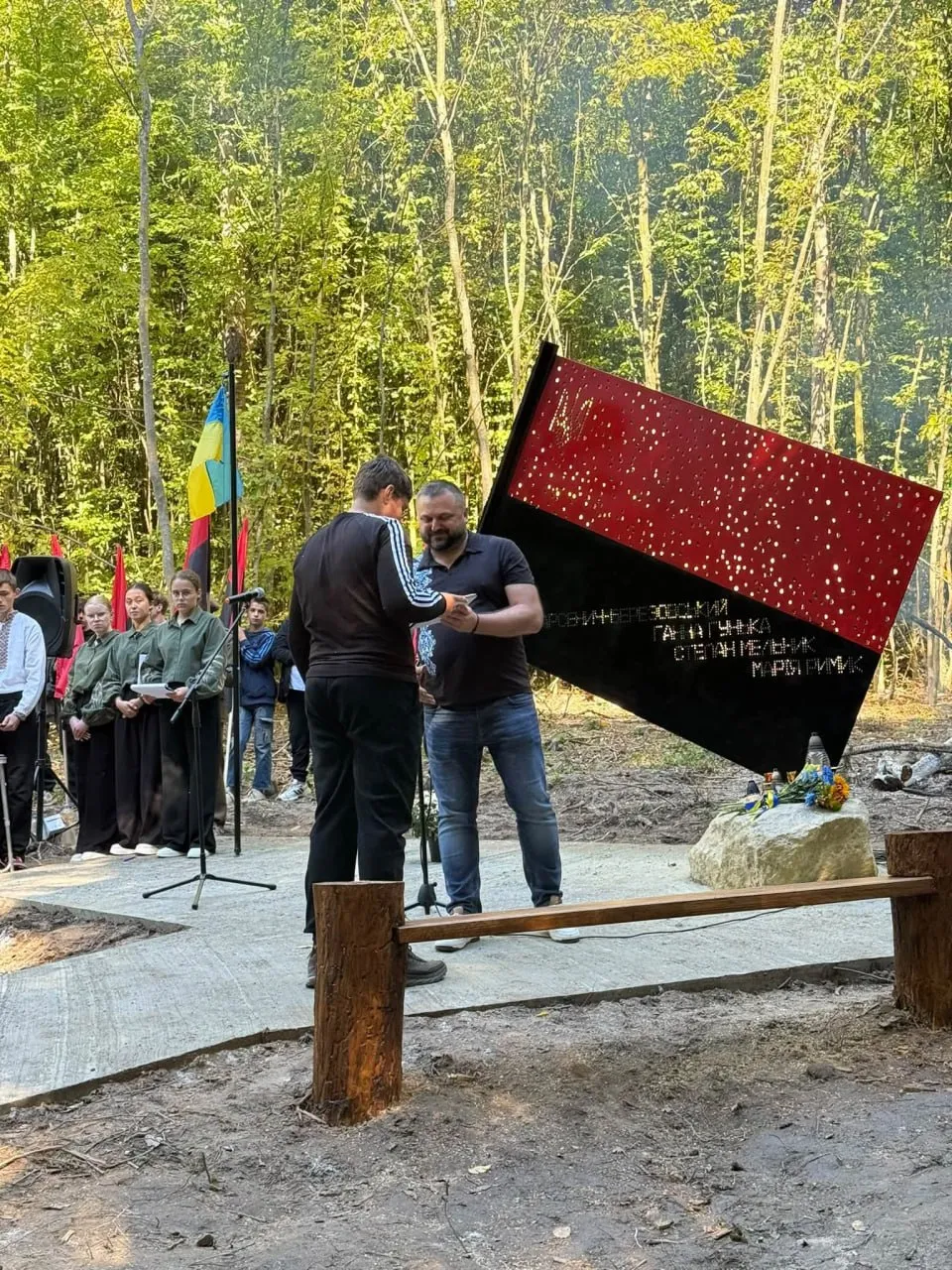 Довірена особа Романа Шухевича Марія Римик: біля Бережан освятили меморіальну композицію 